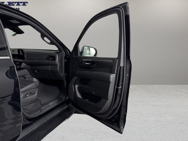 2025 Chevrolet Suburban LT