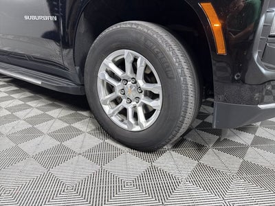 2025 Chevrolet Suburban LT