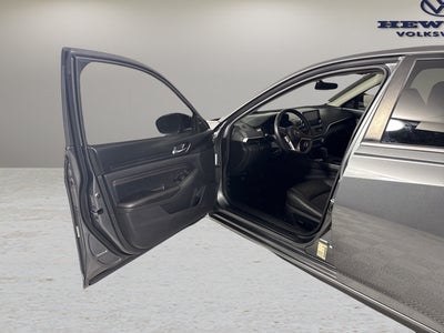 2022 Nissan Altima 2.0 SR