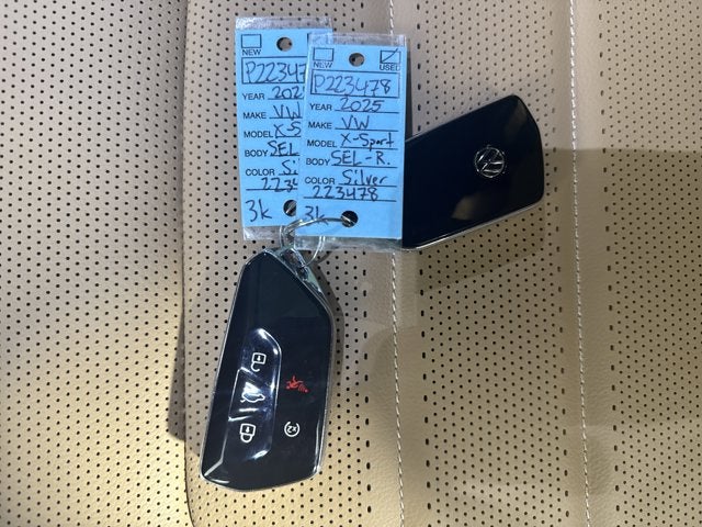 2025 Volkswagen Atlas Cross Sport 2.0T SEL R-Line Black