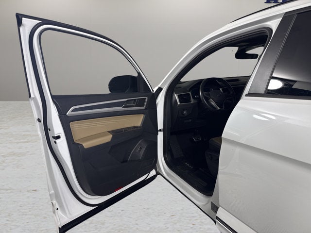 2023 Volkswagen Atlas Cross Sport 3.6L V6 SEL R-Line Black