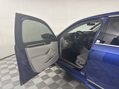 2017 Volkswagen Passat 1.8T SE w/Technology