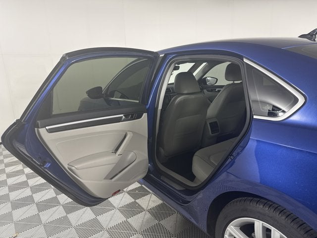 2017 Volkswagen Passat 1.8T SE w/Technology