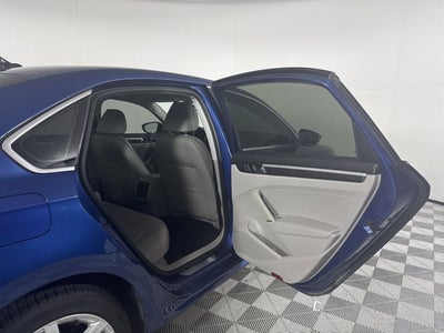 2017 Volkswagen Passat 1.8T SE w/Technology