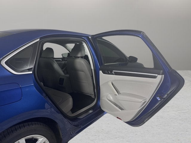 2017 Volkswagen Passat 1.8T SE w/Technology