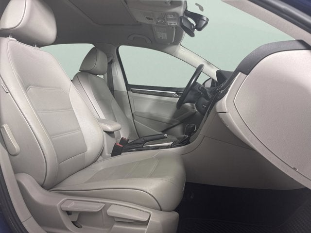 2017 Volkswagen Passat 1.8T SE w/Technology