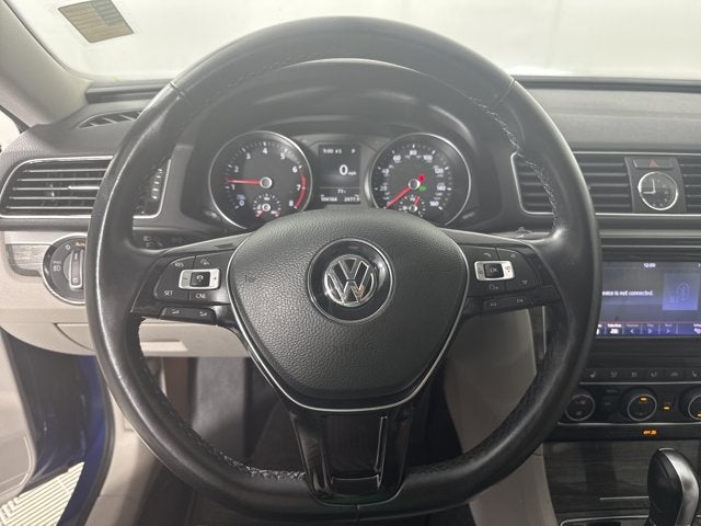 2017 Volkswagen Passat 1.8T SE w/Technology