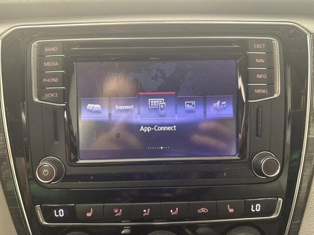 2017 Volkswagen Passat 1.8T SE w/Technology