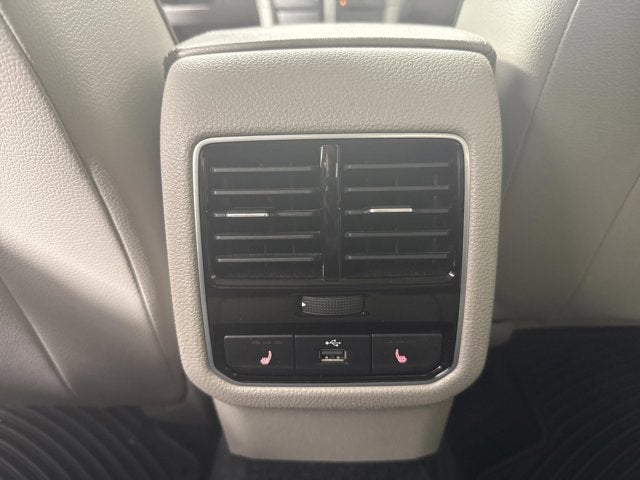 2017 Volkswagen Passat 1.8T SE w/Technology