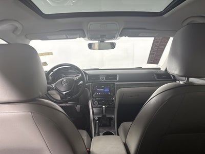2017 Volkswagen Passat 1.8T SE w/Technology