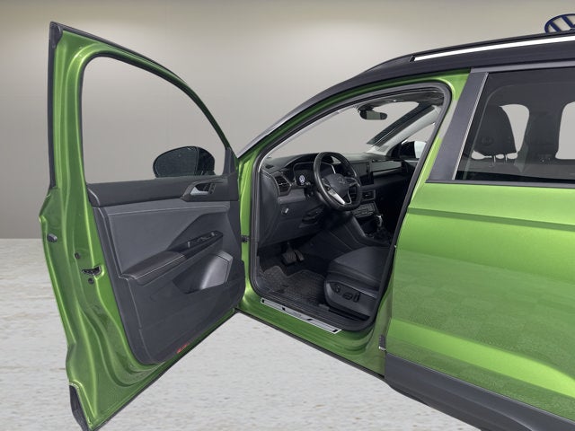 2025 Volkswagen Taos SE Black