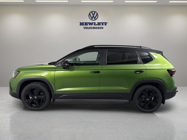 2025 Volkswagen Taos SE Black