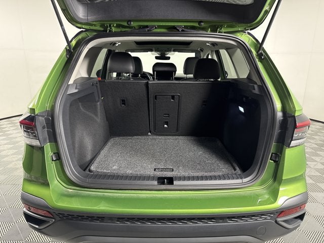 2025 Volkswagen Taos SE Black
