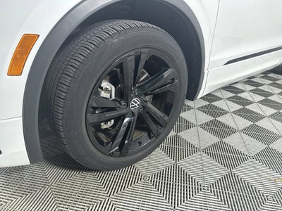 2023 Volkswagen Tiguan SE R-Line Black