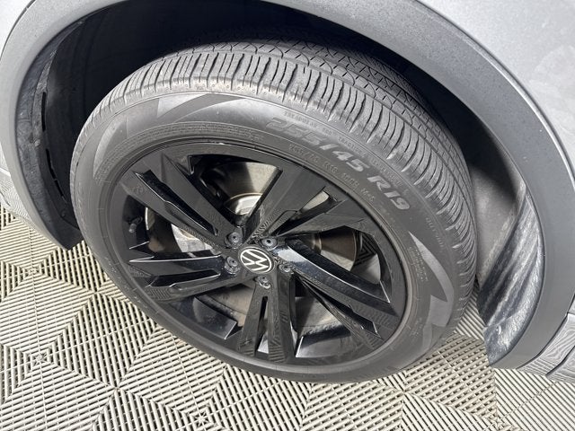 2023 Volkswagen Tiguan SE R-Line Black
