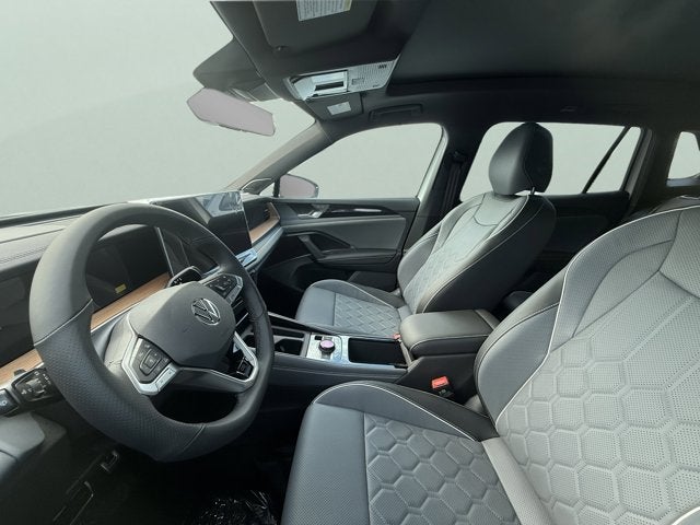 2025 Volkswagen Tiguan SEL R-Line