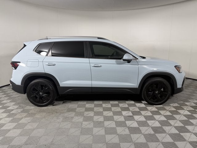 2025 Volkswagen Taos SE
