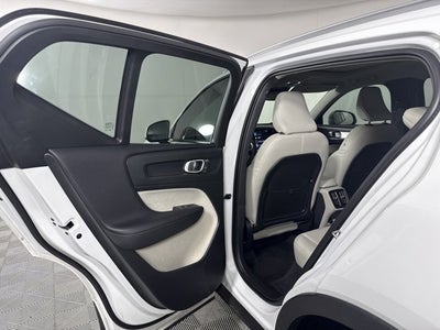 2021 Volvo XC40 Momentum