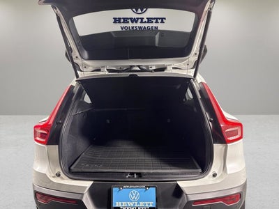 2021 Volvo XC40 Momentum