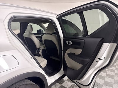 2021 Volvo XC40 Momentum