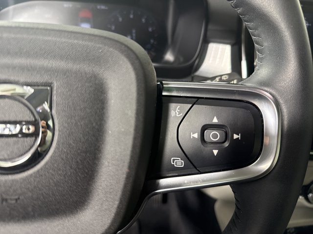 2021 Volvo XC40 Momentum