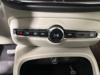 2021 Volvo XC40 Momentum