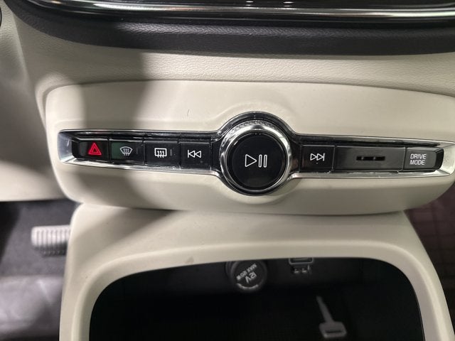 2021 Volvo XC40 Momentum