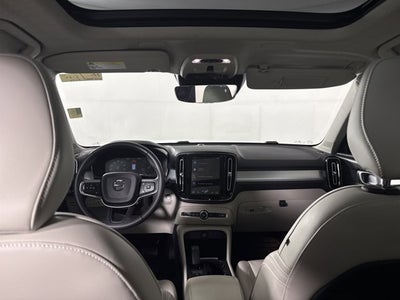 2021 Volvo XC40 Momentum