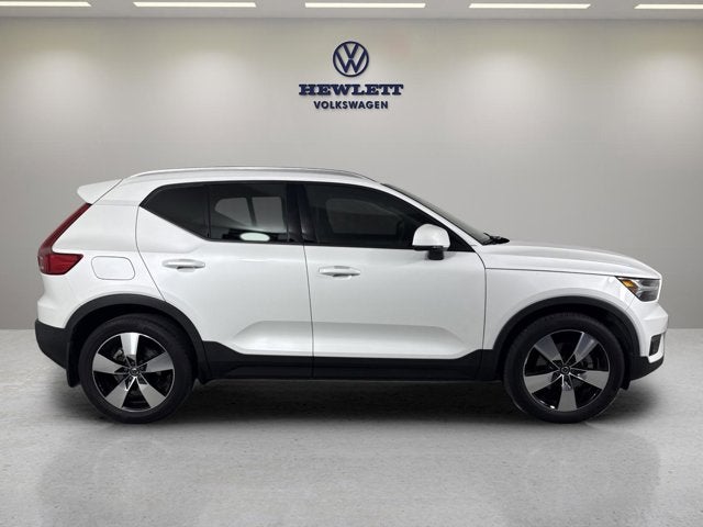 2021 Volvo XC40 Momentum