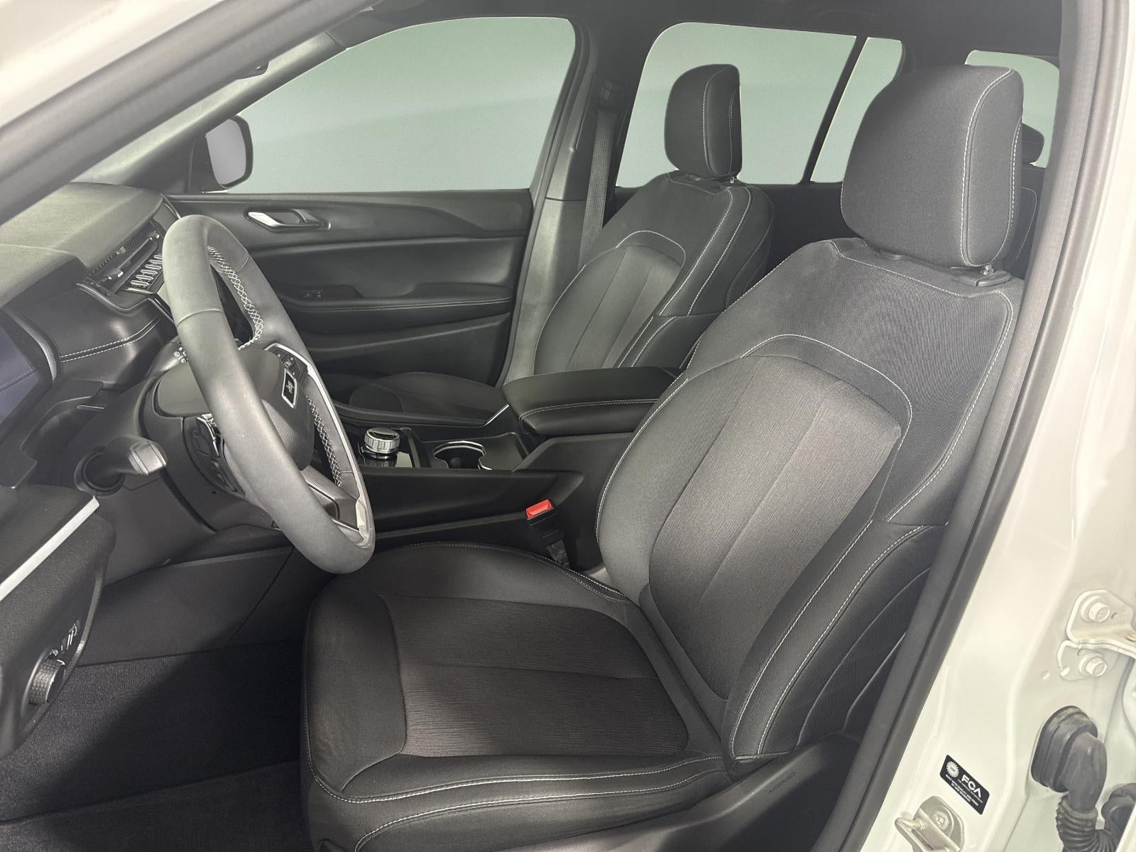 2024 Jeep Grand Cherokee Laredo 4x2