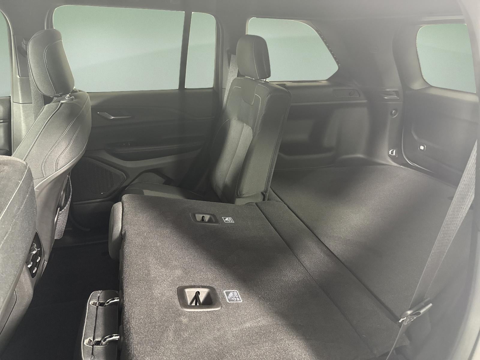 2024 Jeep Grand Cherokee Laredo 4x2