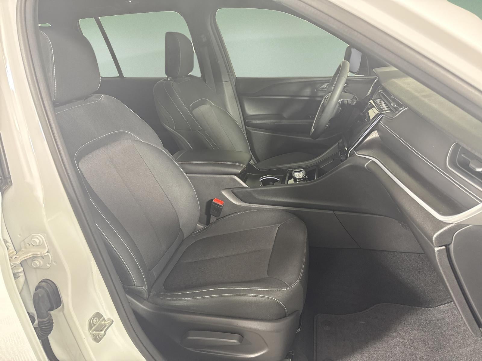 2024 Jeep Grand Cherokee Laredo 4x2