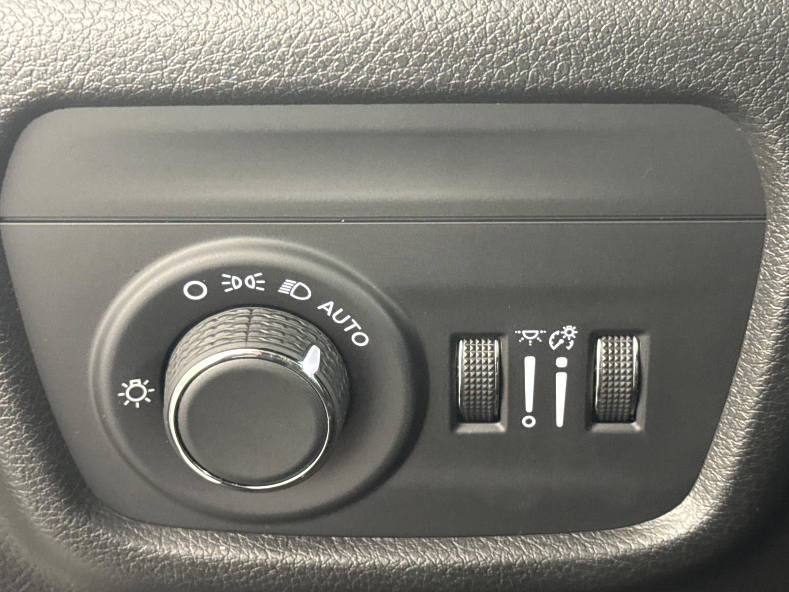 2024 Jeep Grand Cherokee Laredo 4x2