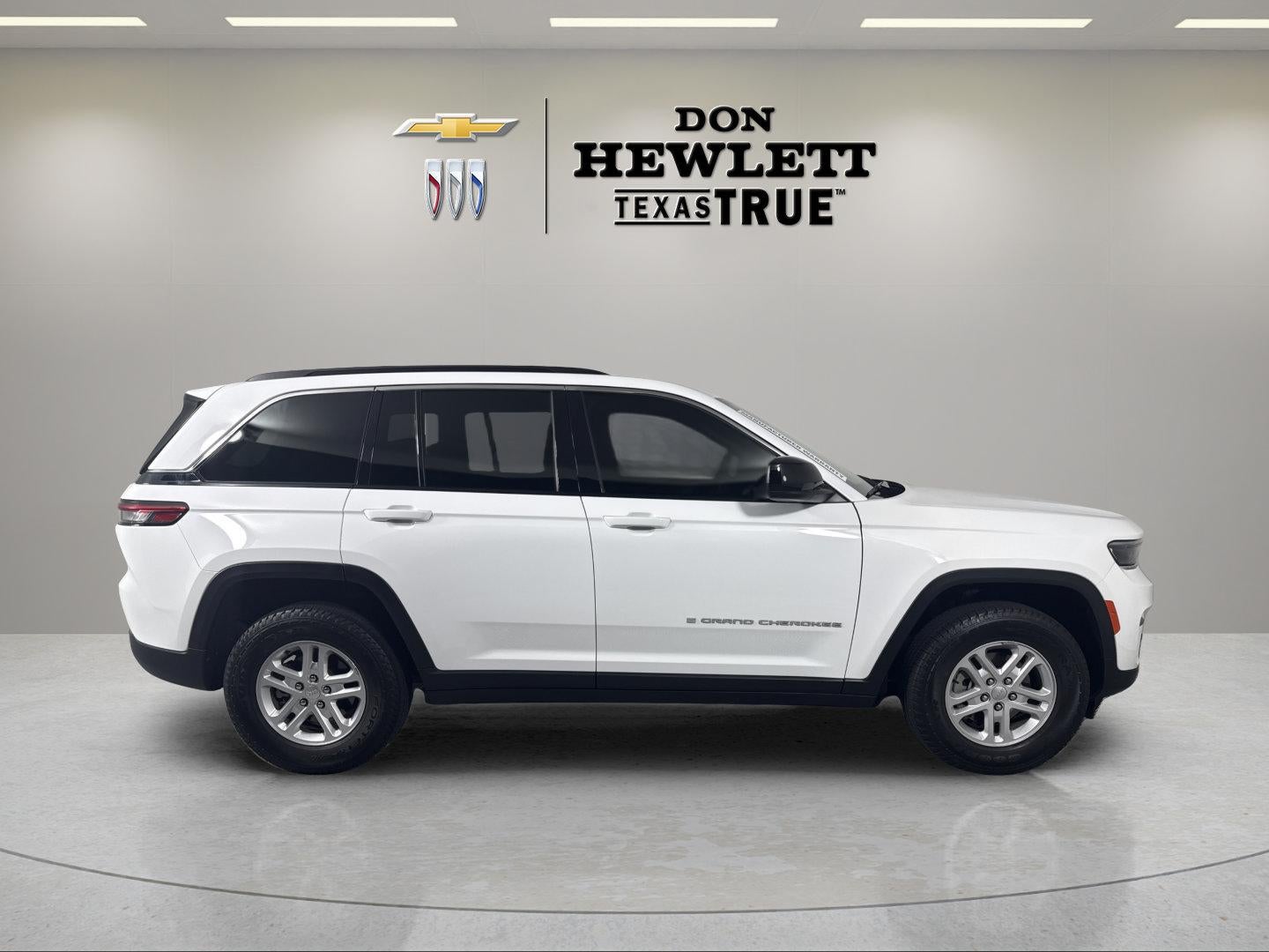 2024 Jeep Grand Cherokee Laredo 4x2