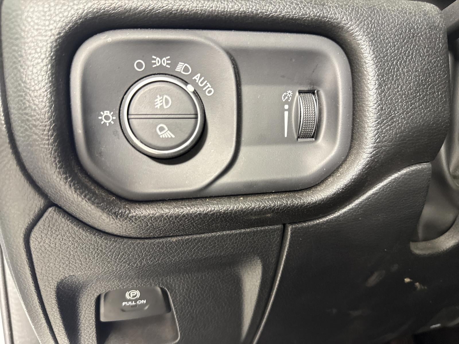 2024 RAM 1500 Lone Star Crew Cab 4x4 5'7" Box