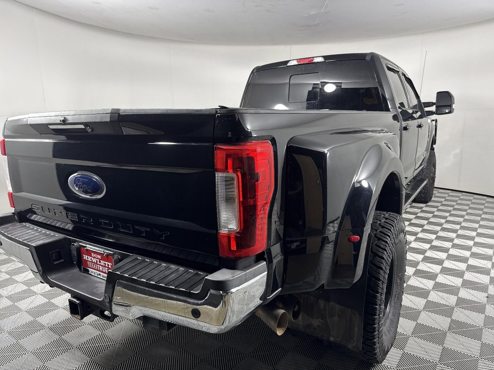 2017 Ford Super Duty F-350 DRW Lariat