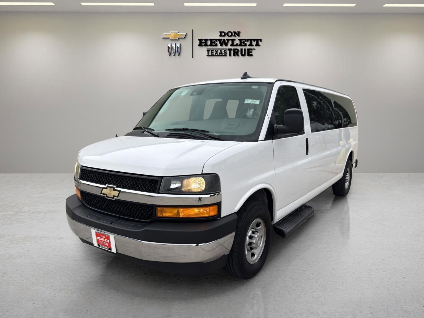 2023 Chevrolet Express Passenger 3500 1LT