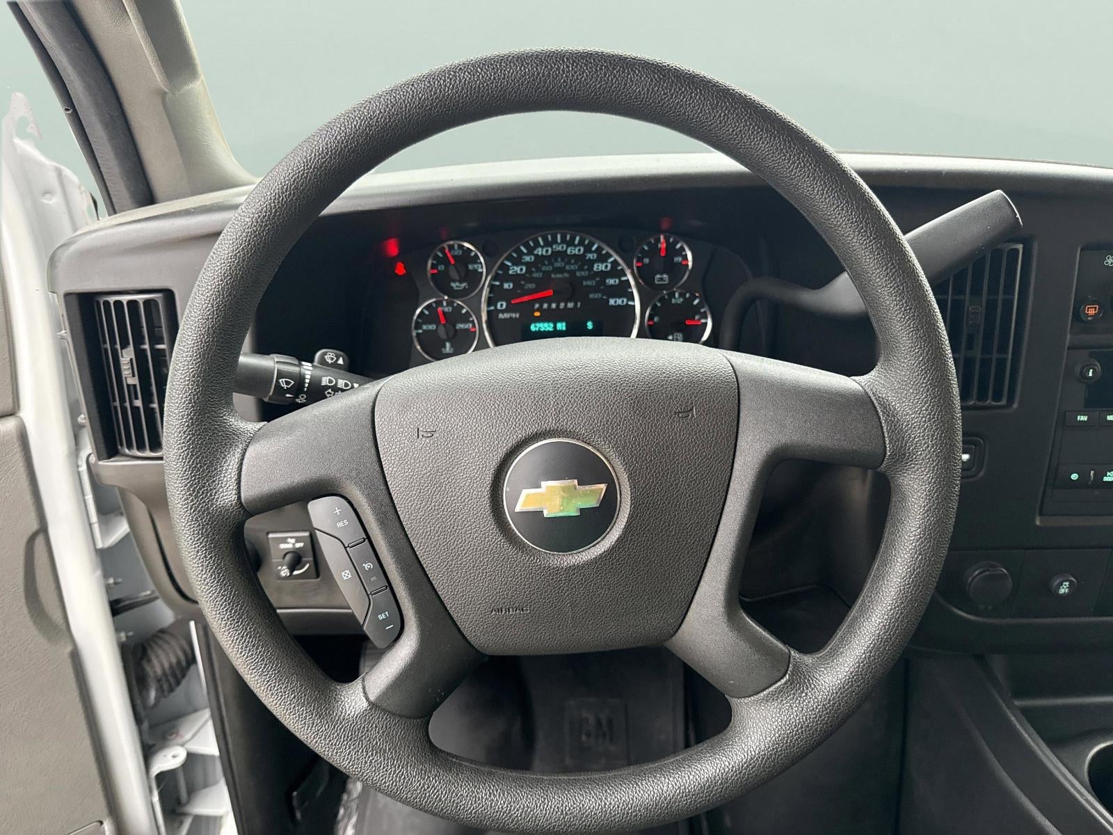 2023 Chevrolet Express Passenger 3500 1LT