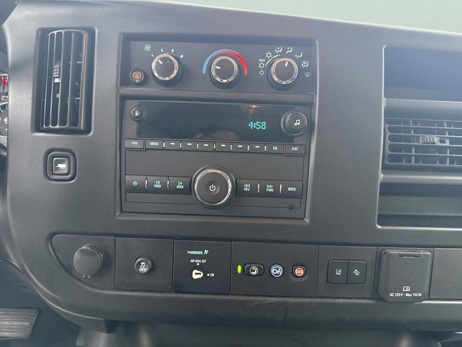 2023 Chevrolet Express Passenger 3500 1LT