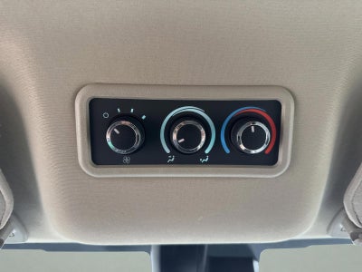 2023 Chevrolet Express Passenger 3500 1LT