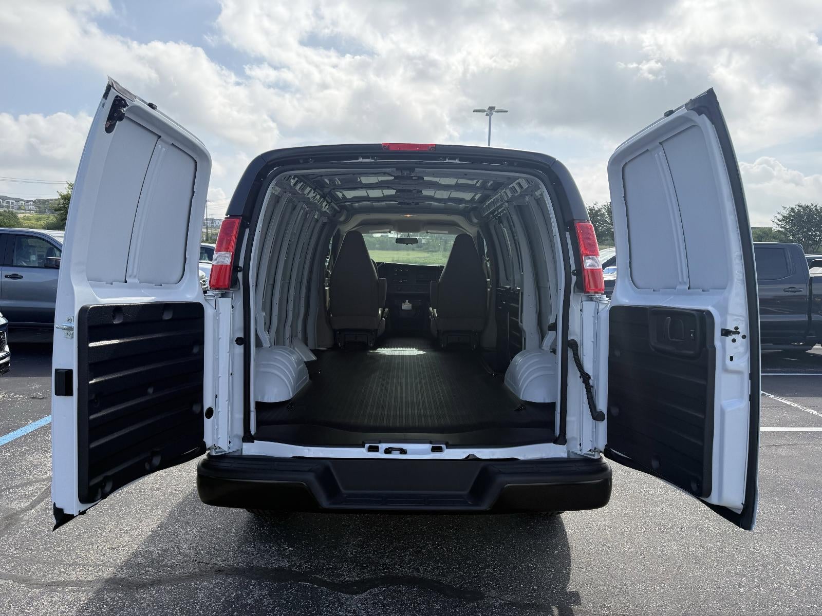 2026 Chevrolet Express Cargo 1WT