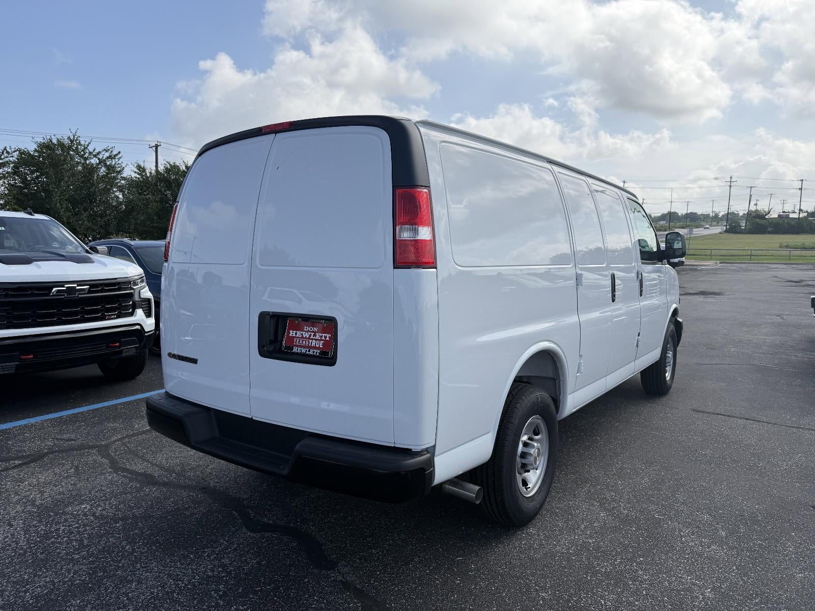 2026 Chevrolet Express Cargo 1WT