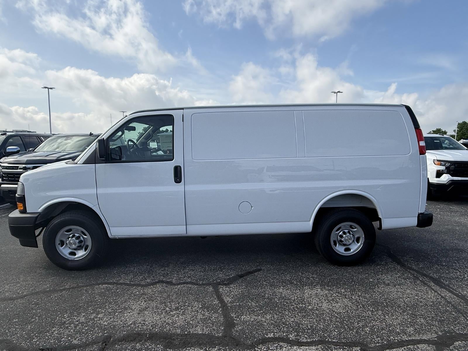 2026 Chevrolet Express Cargo 1WT