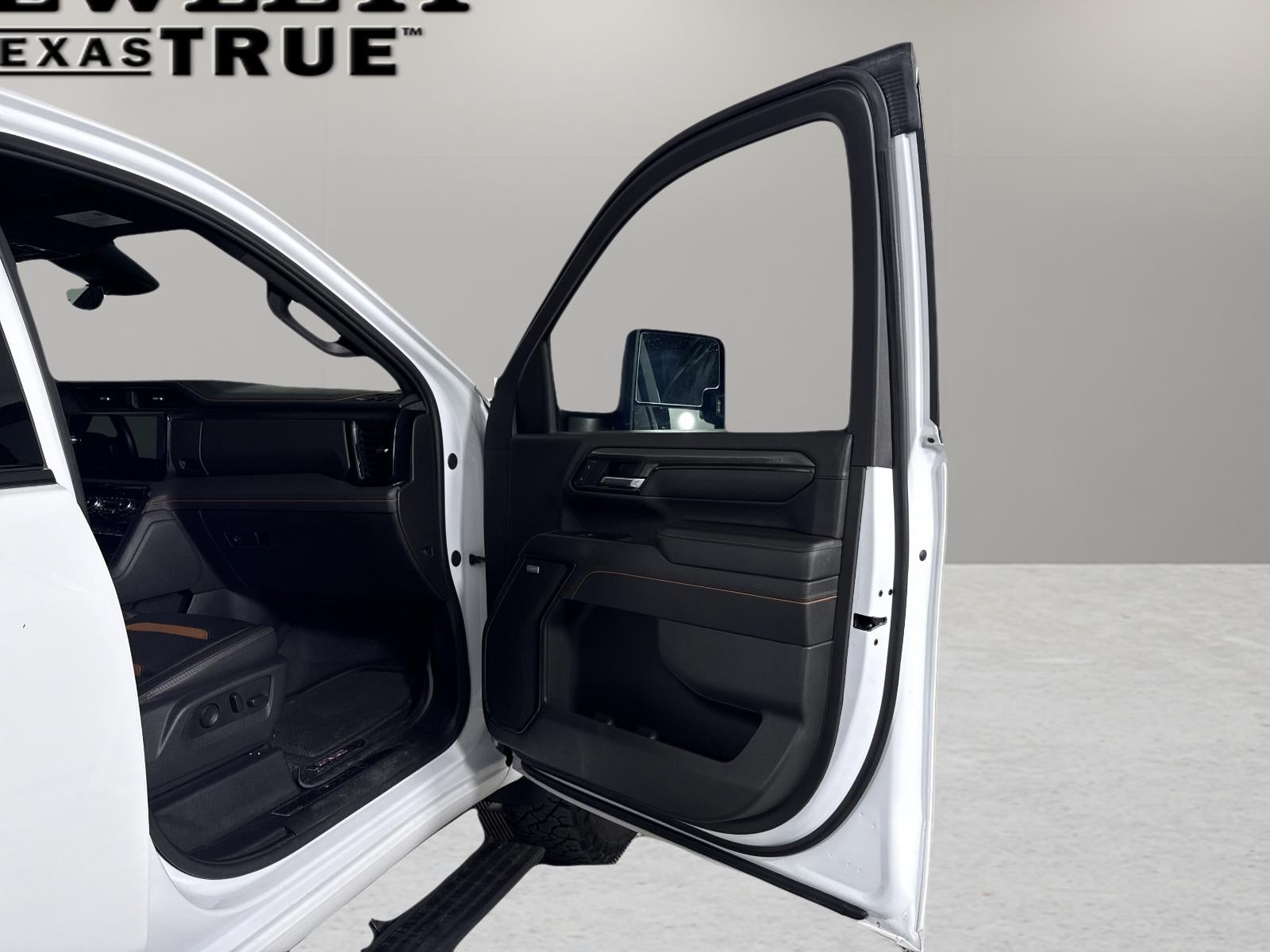 2025 GMC Sierra 3500 HD AT4