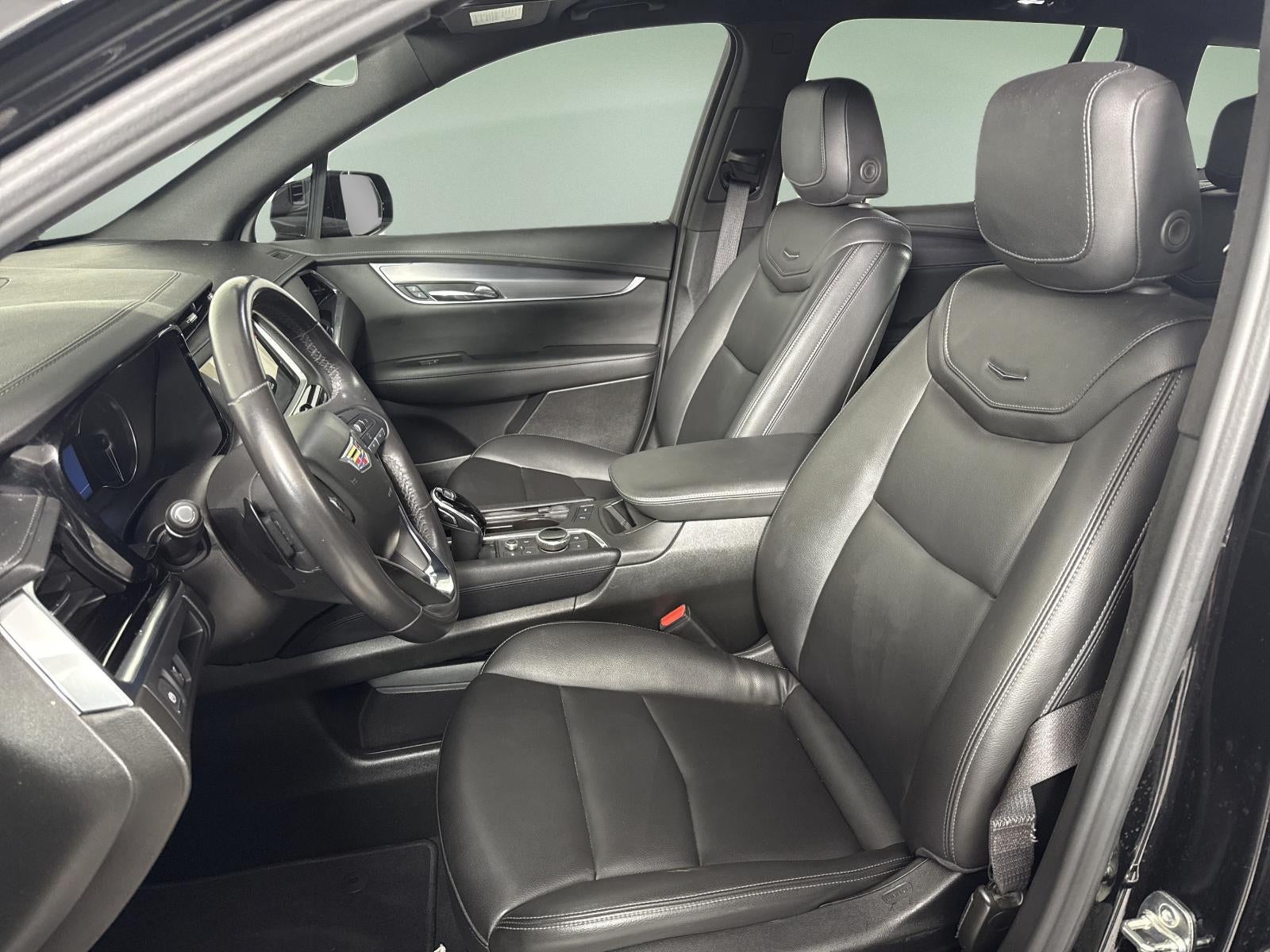 2025 Cadillac XT6 Luxury