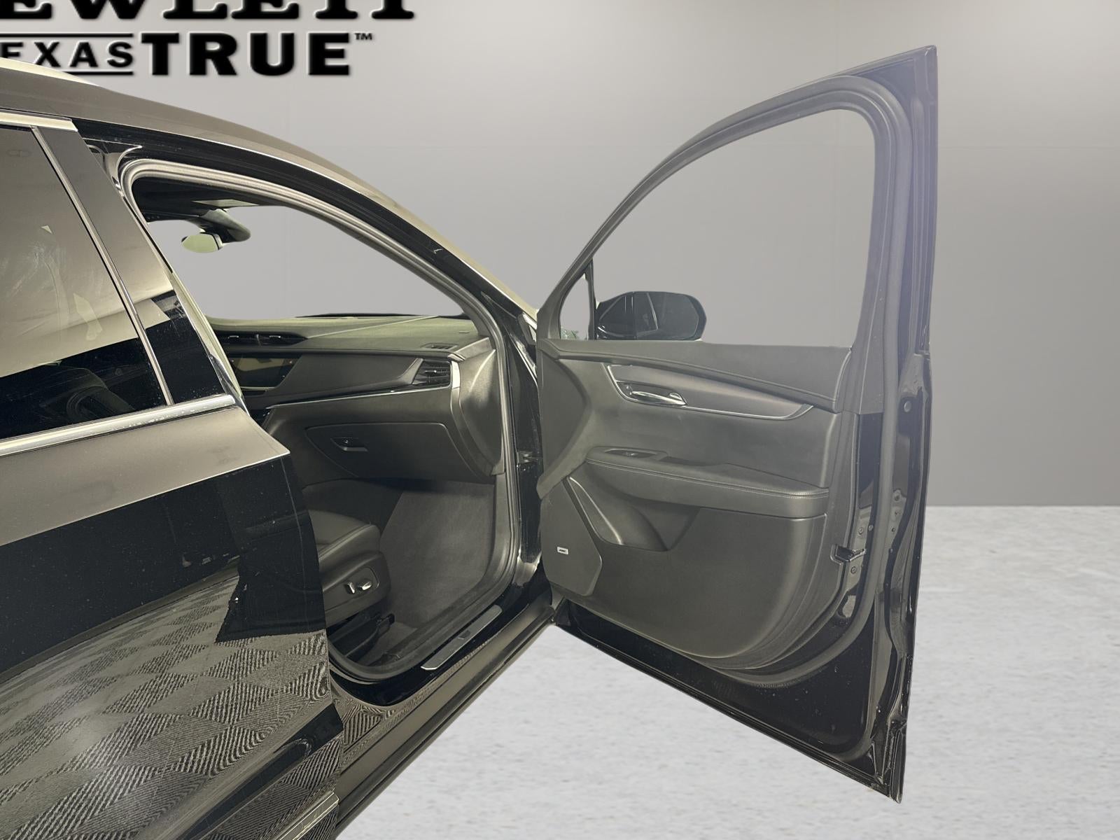 2025 Cadillac XT6 Luxury