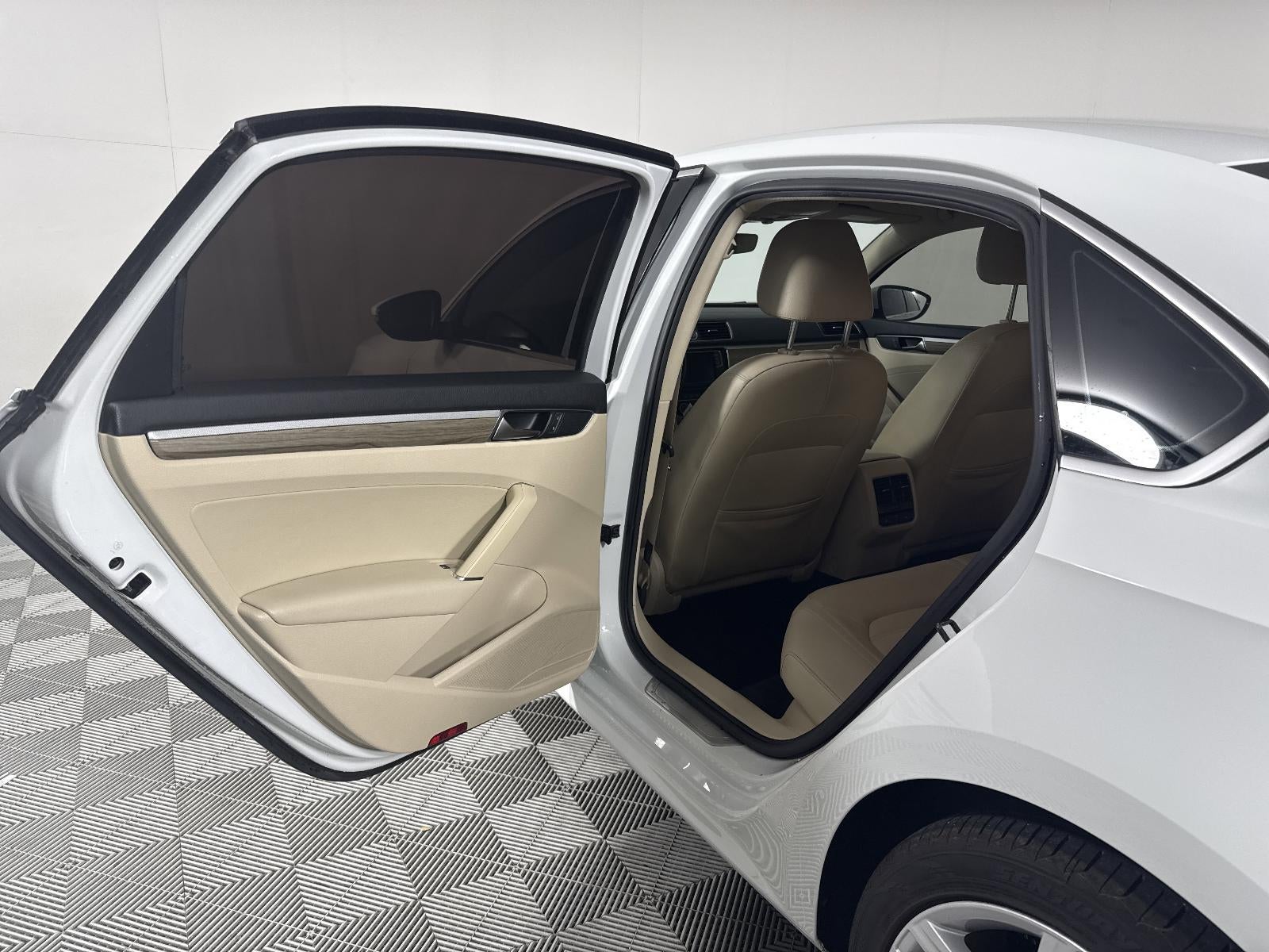 2017 Volkswagen Passat 1.8T SEL Premium