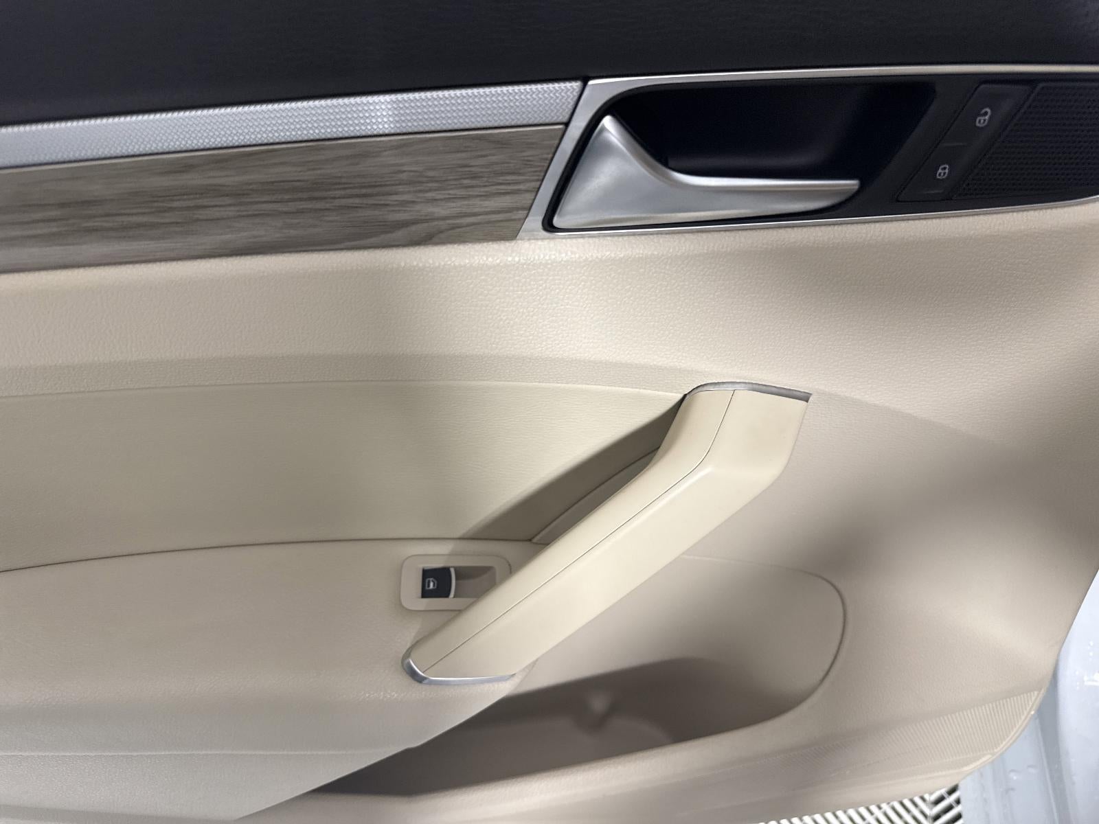 2017 Volkswagen Passat 1.8T SEL Premium