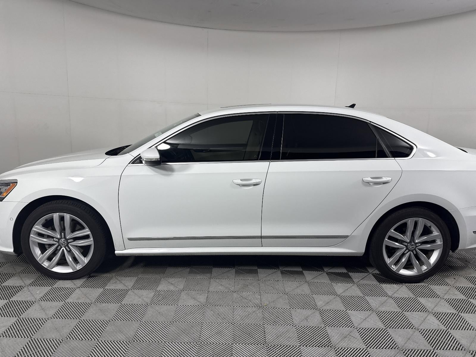 2017 Volkswagen Passat 1.8T SEL Premium