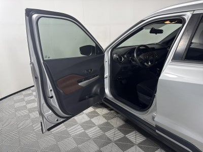 2019 Nissan Kicks SR